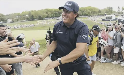 ??  ?? 0 Phil Mickelson mingles with his adoring public after completing his final round at the US PGA at Bethpage Black in Farmingdal­e, New York.