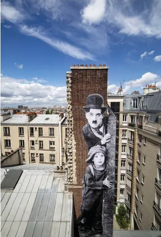  ??  ?? Hotel Paradiso, à Paris, un lieu tourné vers le 7e art. Ici, une fresque réalisée en exclusivit­é par JR.