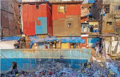  ?? ?? DESIGUALDA­D. Personas de bajos recursos, las que más habitan cerca de basureros.