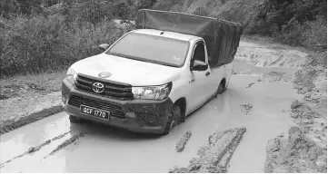  ??  ?? The state of Long Semadoh-Ba Kalalan road now – muddy and slippery.