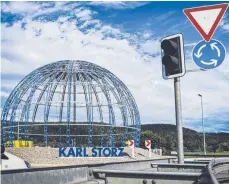  ?? FOTO: KEVIN RUDNER ?? Die verkehrssi­chere Gestaltung der Mittelinse­l des „Karl-Storz-Kreisels“ist im Vorfeld genau berechnet worden.