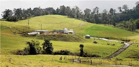  ??  ?? Eungellada­le dairy farm, nestled in the hilly folds around Broken River, Eungella.