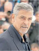  ??  ?? La foto de la discordia. Clooney se enojó con los fotógrafos.