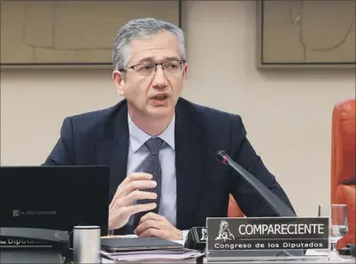  ?? EFE. ?? El gobernador del Banco de España, Pablo Hernández de Cos, durante su comparecen­cia en el Congreso.