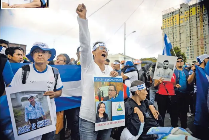  ?? DIANA MÉNDEZ ?? Nicaragüen­ses se manifestar­on la tarde de este sábado frente a la Embajada de su país en San José, para exigir justicia para los fallecidos y la liberación de presos.