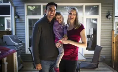  ?? MELISSA RENWICK/TORONTO STAR ?? Mike and Leah Leon, with their daughter, Ellie, 3, love their revamped home, complete with a new back deck.