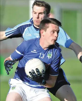  ??  ?? Cein Sheridan, Glyde, keeps the pressure up on Evin Quigley, Roche Emmets.