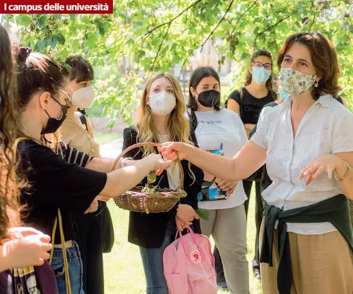  ??  ?? Orto botanico La «Summer School» dell’Università Statale di Milano («Una settimana da ricercatri­ce») nell’area verde di via Golgi, in zona Città Studi