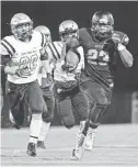  ?? BEN MOFFAT/AZCENTRAL SPORTS ?? Desert Edge senior running back Roshaun Johnson (23) carries the ball 67 yards in the first quarter of Desert Edge’s big win over Notre Dame on Friday.