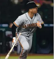  ?? TED S. WARREN — THE ASSOCIATED PRESS ?? Giants catcher Buster Posey watches his solo home run during the third against the Seattle Mariners on Friday.