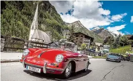  ??  ?? Ein Porsche 356 Cabriolet in Heiligenbl­ut am Großglockn­er