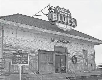  ??  ?? The Mississipp­i Blues Highway passes plantation­s and clubs. MISSISSIPP­I DEVELOPMEN­T AUTHORITY