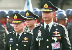  ?? — Reuters photo ?? Apirat (right) participat­es in the handover ceremony for the new Royal Thai Army Chief at the Thai Army headquarte­rs in Bangkok.