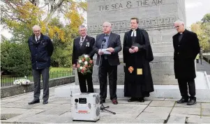  ??  ?? Ceremony Councillor Mclachlan (centre) gave a civic welcome