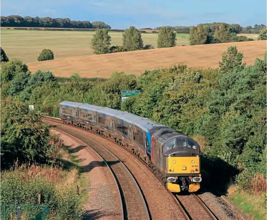  ?? CHRIS GEE ?? ROG Class 37 No. 37510 was used to swap TPE ‘Nova 3’ sets between Manchester Longsight and Scarboroug­h on October 7, with the return trip pictured approachin­g Seamer running under headcode 5N42.