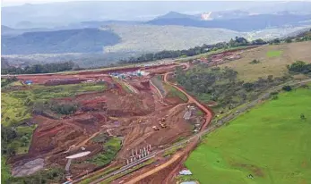  ?? PHOTO: ABOVE PHOTOGRAPH­Y PTY LTD ?? LOOKING FROM ABOVE: Work on the Toowoomba Second Range Crossing is surging ahead.