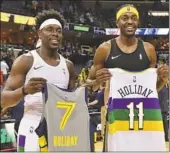  ?? Brandon Dill Associated Press ?? HOLIDAY BROTHERS Jrue, left, of New Orleans and Justin, of Memphis, exchange jerseys.