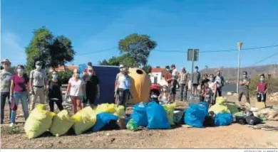  ?? DIARIO DE ALMERÍA ?? Las bolsas de basura que acumularon en Castell del Rey.