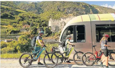  ?? FOTO: DJD/IDM SÜDTIROL/MATT CHERUBINO ?? In Südtirol sind Urlauber auch ohne Auto mobil.