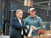  ?? COURTESY OF PA FARM SHOW ?? For the Pennsylvan­ia Farm Show Cider Competitio­n, Cheryl Cook, Deputy Secretary of Agricultur­e, presents Steve Frecon of Frecon Farms with one of two ribbons.