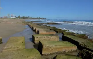  ??  ?? Dentro de sus reclamos está la construcci­ón de al menos cuatro kilómetros del malecón.