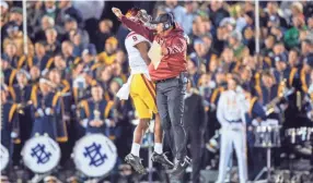  ?? MATT CASHORE, USA TODAY SPORTS ?? Southern California wide receiver JuJu Smith-Schuster celebrates a touchdown with interim head coach Clay Helton during Saturday’s defeat.