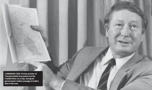  ??  ?? LANDMARK CASE: Former premier of Tasmania Robin Gray points out the Franklin River on a map, during his government’s failed campaign to build a dam in the area.