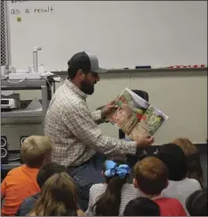  ?? COURTESY PHOTO ?? Imperial County Farm Bureau board member Brian Strahm participat­es in the Read with a Farmer event at Pine School in Holtville.