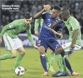  ?? (Photo AFP) ?? Tolisso pris dans la tenaille verte.