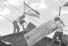  ?? / ARNI ACLAO ?? ■ GIGUBA: Usa sa mga barangay outpost sa Ermita giguba sa Prevention, Restoratio­n, Order ,Beautifica­tion and Enhancemen­t (Probe) team.