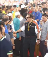  ??  ?? Abang Johari (second right) greets the people of Lundu upon his arrival for the Road to Maha 2018 event.