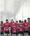  ?? JOSEPH JOHNSON/STUFF ?? The Tasman Makos gather together for some last-minute words before kickoff in the Mitre 10 Cup premiershi­p final in Christchur­ch on Saturday evening.