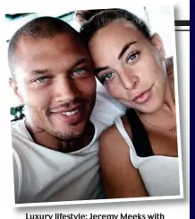  ??  ?? Luxury lifestyle: Jeremy Meeks with his new love, heiress Chloe Green