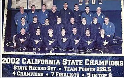  ?? SUBMITTED ?? Bakersfiel­d High School’s 2002 CIF state championsh­ip wrestling team.