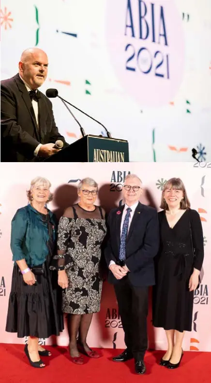  ??  ?? Top: Awards MC Casey Bennetto. Bottom: Tricia Genat, Eve Woodberry, Robert Knight and Sue McKerrache­r