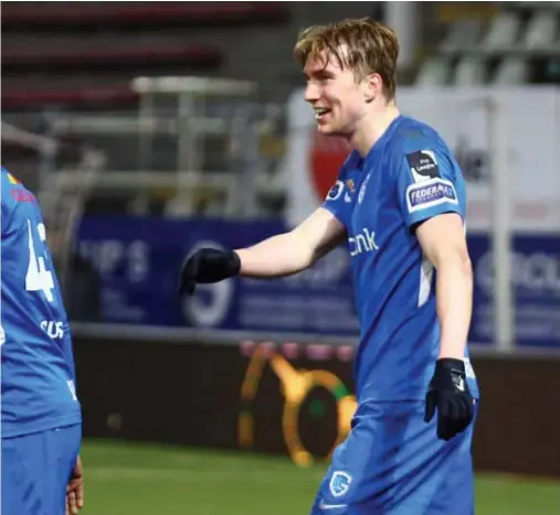  ?? FOTO JEFFREY GAENS ?? Een late rake kopbal van Thorstvedt zorgde voor een verdiende uitzege op het veld van Charleroi. Dit was het beste Genk in maanden.