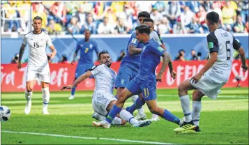  ??  ?? Brazil's Philippe Coutinho (C) shoots to score against Costa Rica at the Saint Petersburg Stadium on Friday.
