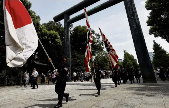  ?? PHOTO: REUTERS ?? Stirring the pot . . . Members of a rightwing group visit Yasukuni Shrine, in Tokyo, on the 77th anniversar­y of Japan’s surrender in World War 2.