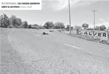  ?? Staff ?? Acribillad­os. Los cuerpos quedaron sobre la carretera./fotos: