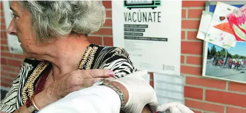  ?? EFE ?? La Conselleri­a de Sanidad inició ayer la campaña de vacunación contra la gripe en la Comunitat Valenciana