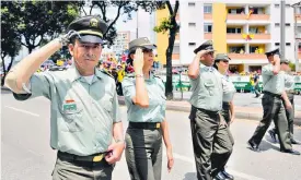  ??  ?? Miembros de la Policía Metropolit­ana de Bucaramang­a participar­on en el desfile.