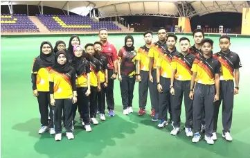  ??  ?? Zuraidi (eighth left) with the state athletes during a training session in Labuan.