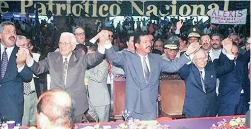  ?? ?? El “Frente Patriótico” unió a rivales eternos como Juan Bosch y Joaquín Balaguer y trajo como resultado el primer triunfo electoral de Leonel Fernández.