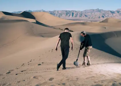  ?? Photos by Peter Fisher, for © The New York Times Co. ?? Theo Green, left, and Mark Mangini, demonstrat­ing their work in Death Valley, were part of the Oscar-nominated sound team on “Dune.”