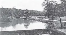  ?? FOTO: STADTARCHI­V ?? Früher floss der Dickelsbac­h in den Teich des Böninger Parks. Heute ist der Teich zugeschütt­et und der Bach umgeleitet.