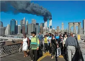  ?? H. Ray Abrams / AFP ?? Vue des deux tours du World Trade Center avant qu’elles s’écroulent.
