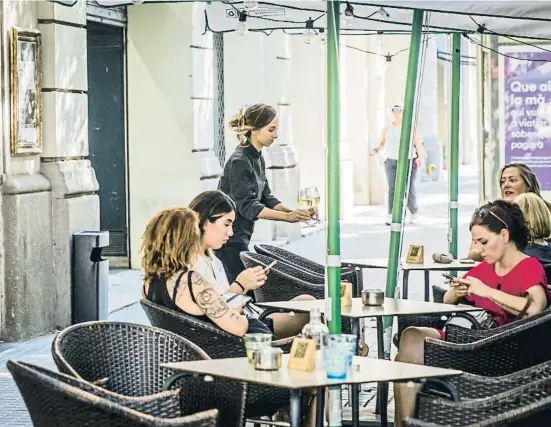  ?? Barcelo Teixidó ?? El sector de la restauraci­ó, gràcies a l’ampliació de les terrasses, ha estat un dels més beneficiat­s pels ajuts municipals