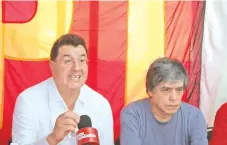  ??  ?? La bancada del PT, que coordina Alejandro González (izq.), propone que la defensoría del pueblo se haga cargo de violacione­s a derechos en todo el país.