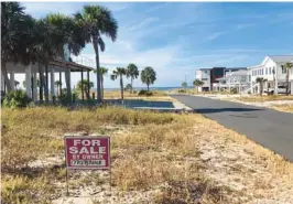  ?? LOS
ANGELES TIMES ?? New homes are part of the rebuild of Mexico Beach after Hurricane Michael hit in 2018..