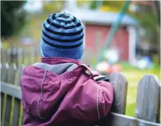  ?? FOTO: MOSTPHOTOS ?? NYTT. Nu tar Stockholm fram ett nytt informatio­nsmaterial om hedersrela­terat våld och förtryck i förskolan. Materialet ska hjälpa personal att upptäcka hedersvåld och agera om de gör det.